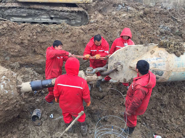 九江長(zhǎng)嶺Ф1000mm 原油鋼管拉管工程